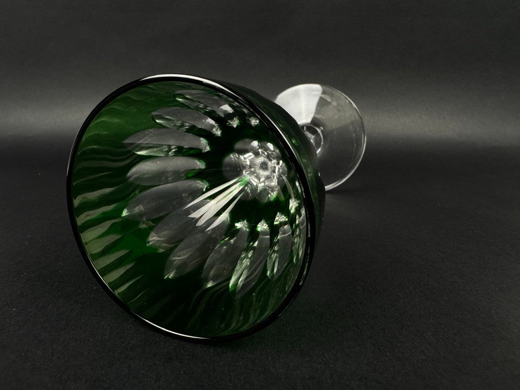 Paire de verres à vin Baccarat – Modèle Cassino – Cristal emeraude taillé 19 cm