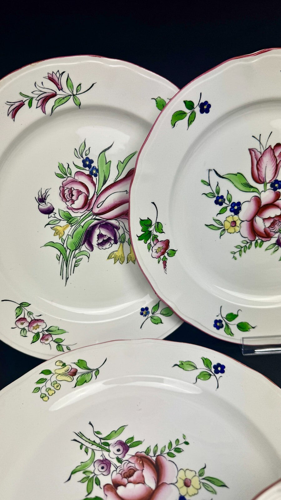 Boch Frères, La Louvière, suite de 6 assiettes plates décor floral