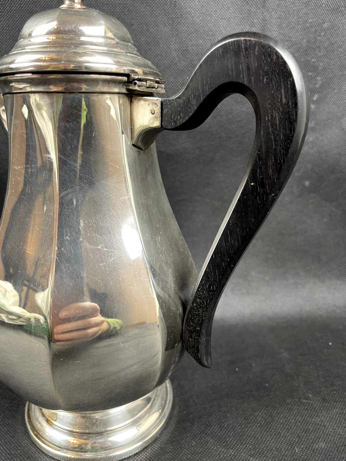 Cafetière en métal argenté