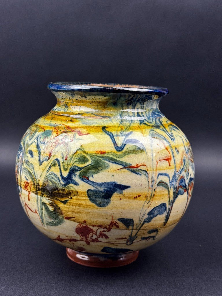 Vase basque en céramique vernissée à décor marbré polychrome