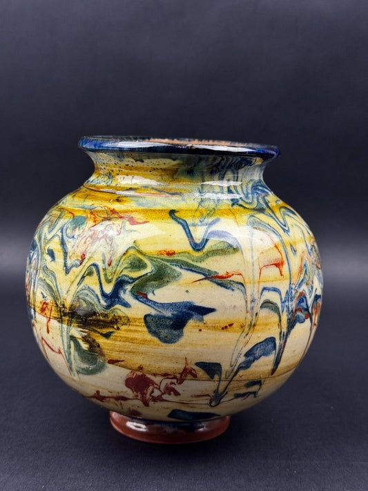 Vase basque en céramique vernissée à décor marbré polychrome
