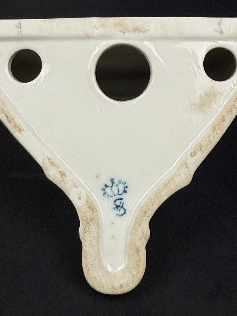 Saxe, paire de consoles d'appliques en porcelaine, période art déco