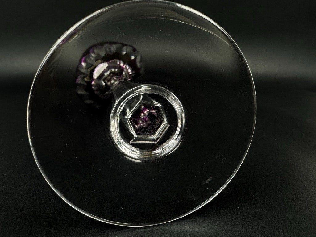 Paire de verres à vin Baccarat – Modèle Cassino – Cristal prune taillé 19 cm
