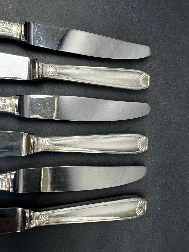 12 couteaux en métal argenté, modèle Coquille – Reneka