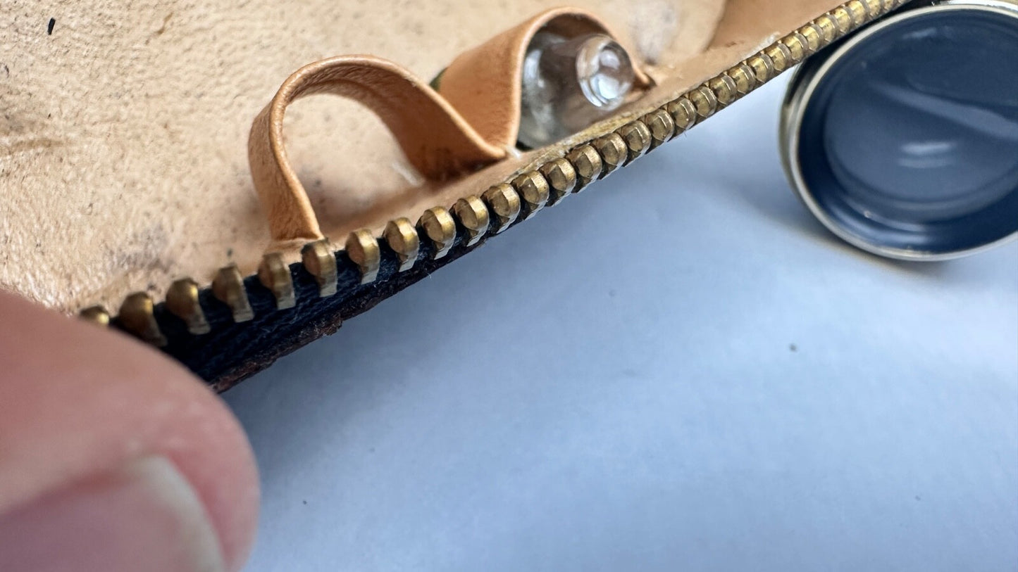 Jumelles de théâtre en cuir avec manche qui fait lampe