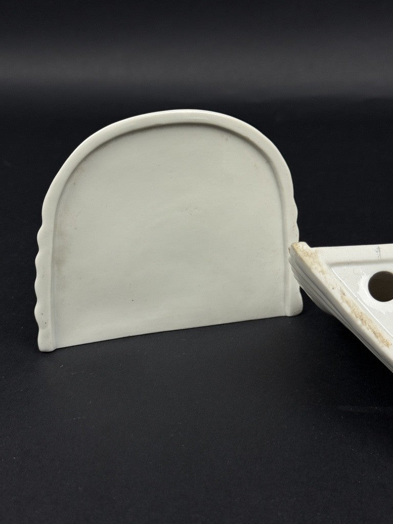 Saxe, paire de consoles d'appliques en porcelaine, période art déco