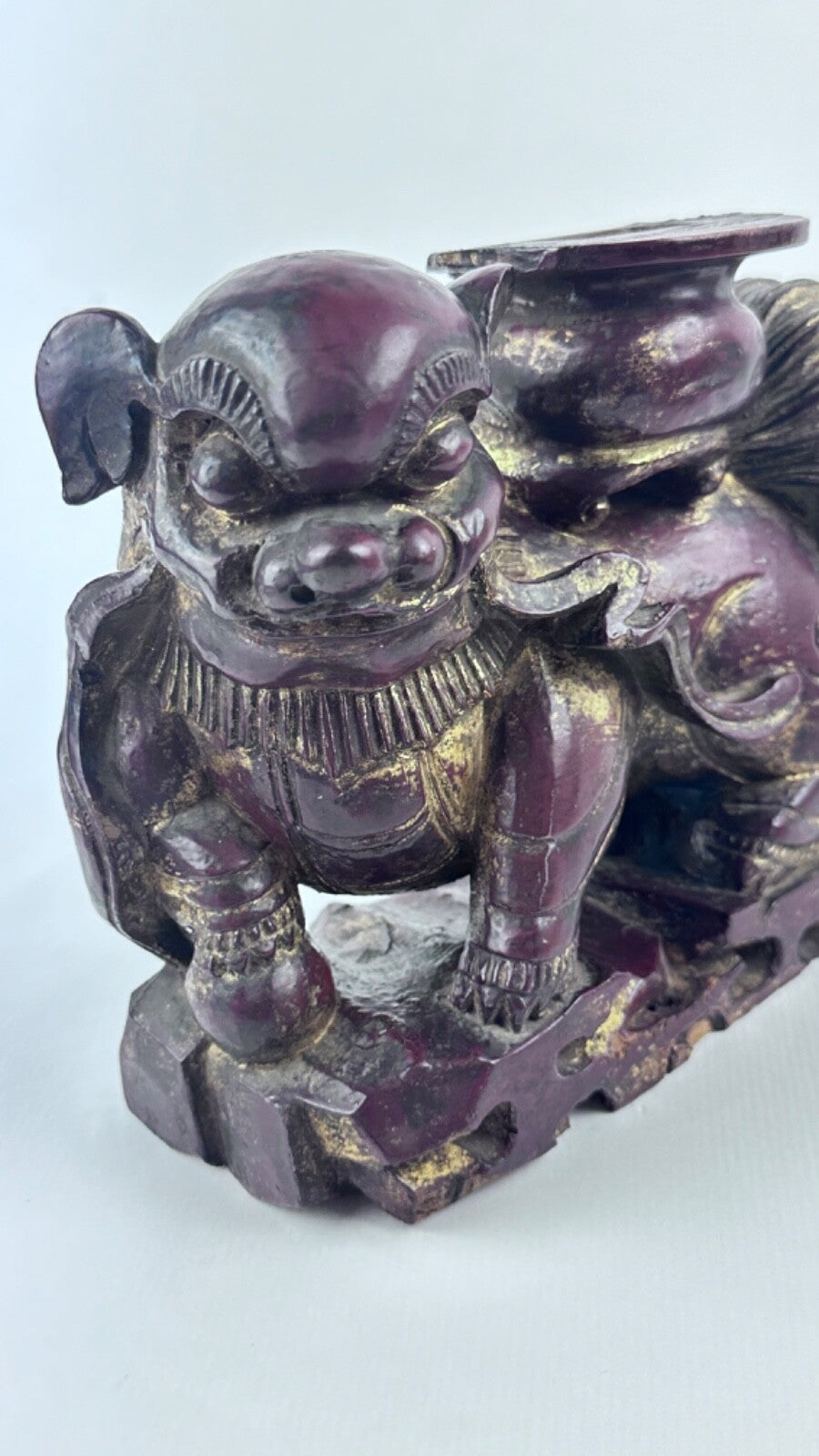Paire de chiens de Fô en bois sculpté et doré 19ème