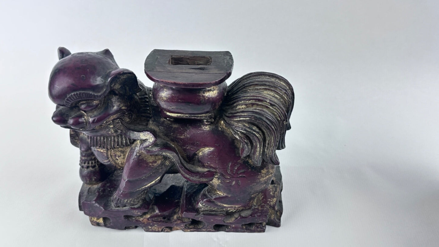 Paire de chiens de Fô en bois sculpté et doré 19ème