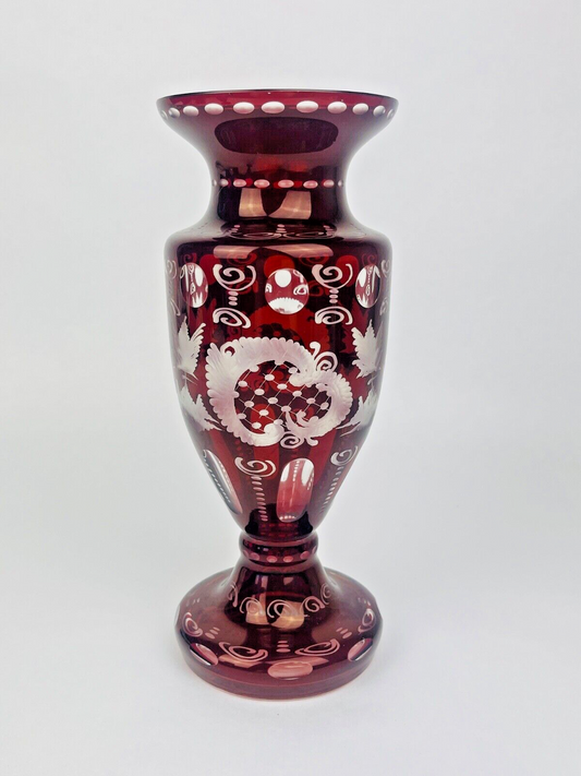 Vase En Cristal De Bohème rouge bordeaux