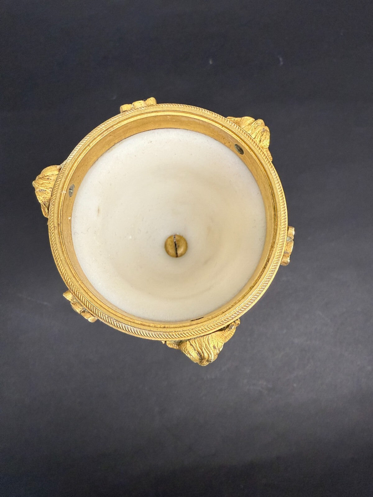 Paire de cassolettes formant bougeoirs d'époque Louis XVI