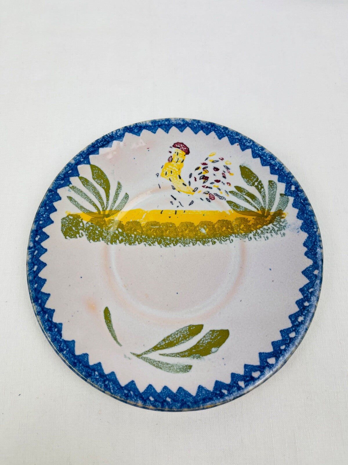 Suite de 6 assiettes miniatures en faïence de Charolles poupée, beurre