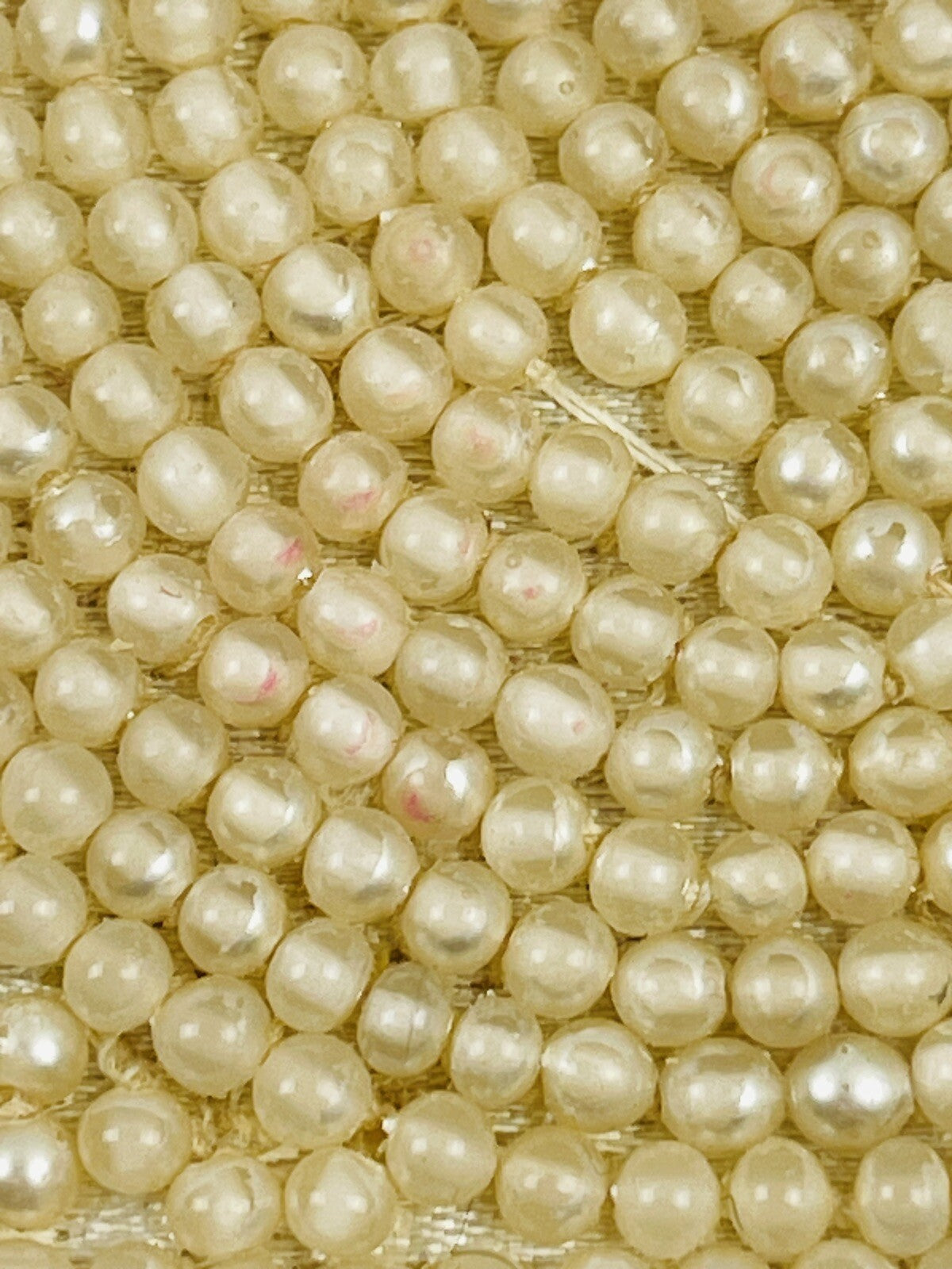 Ancien étui à lunettes brodé de perles