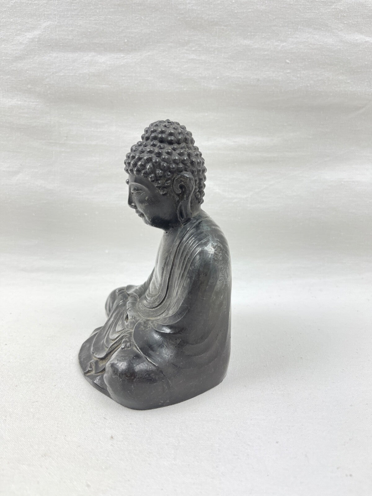 Ancien Bouddha en métal (étain, plomb...)
