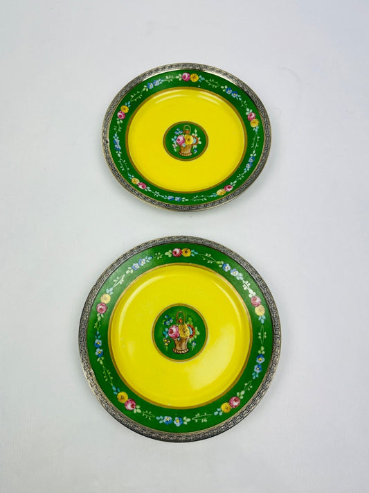 Paire d'Assiettes En Porcelaine Fine Cerclées d'Argent