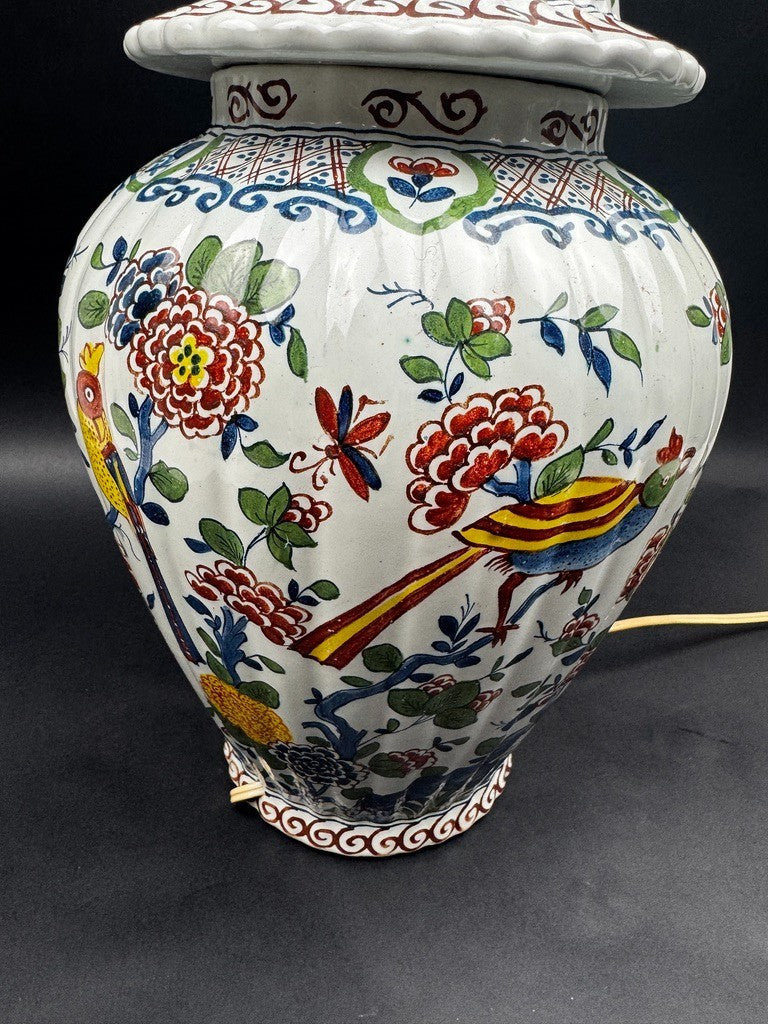 Lampe en faïence de Delft JVOH décor polychrome oiseaux et fleurs, vers 1950
