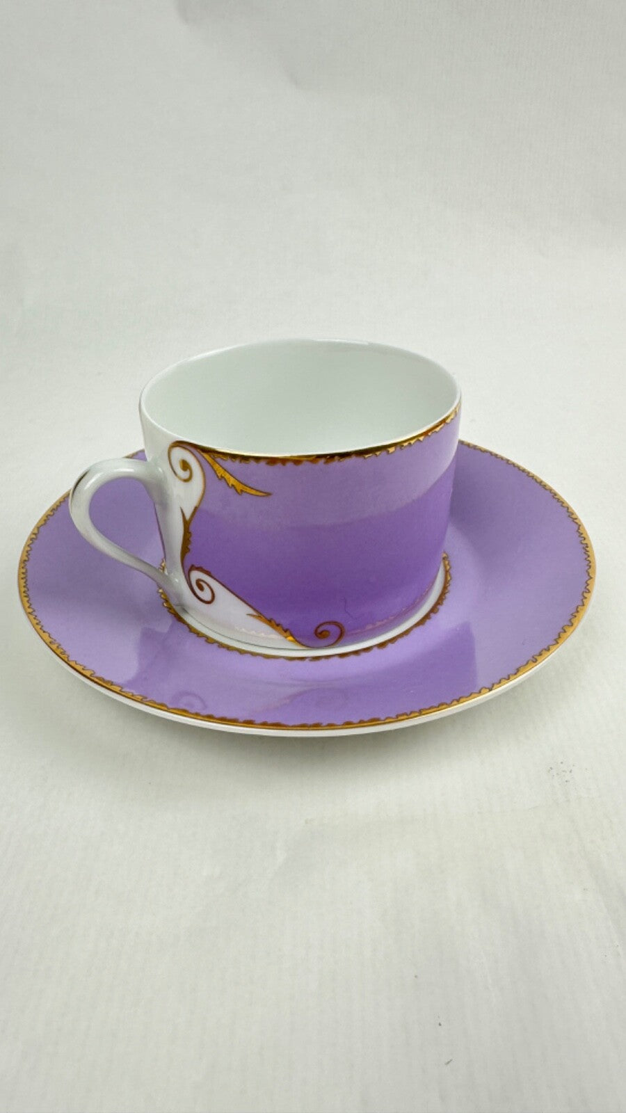 Suite de 4 tasses à thé Christian Lacroix modèle Follement