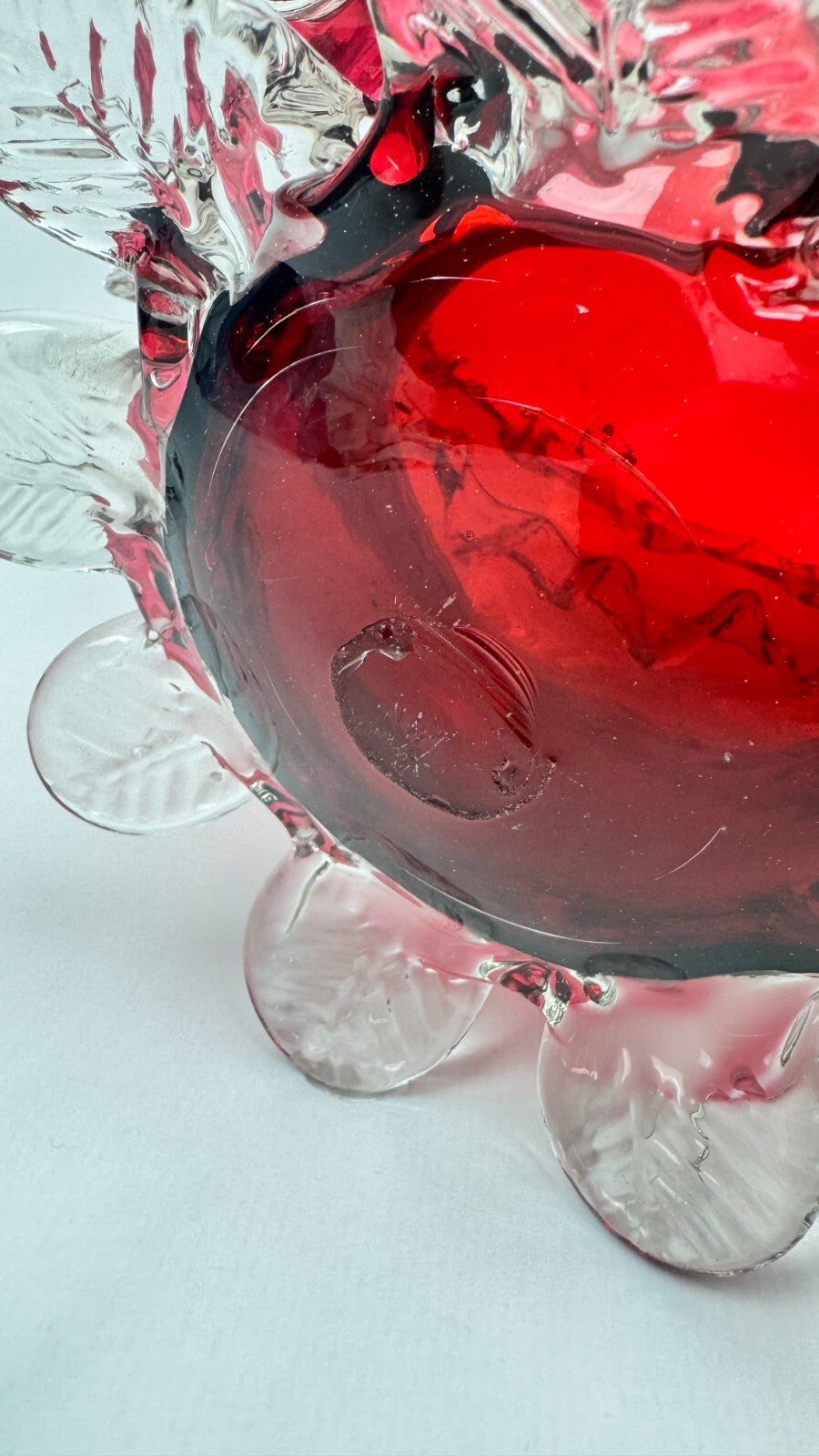 Jardinière en verre rouge framboise dans le goût d'Auguste Jean ou de Legras