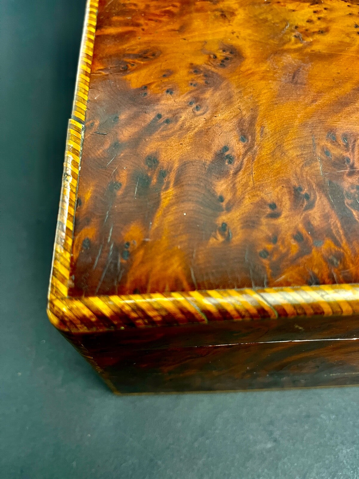 Coffret, Boîte à Couture En Loupe Et Marqueterie