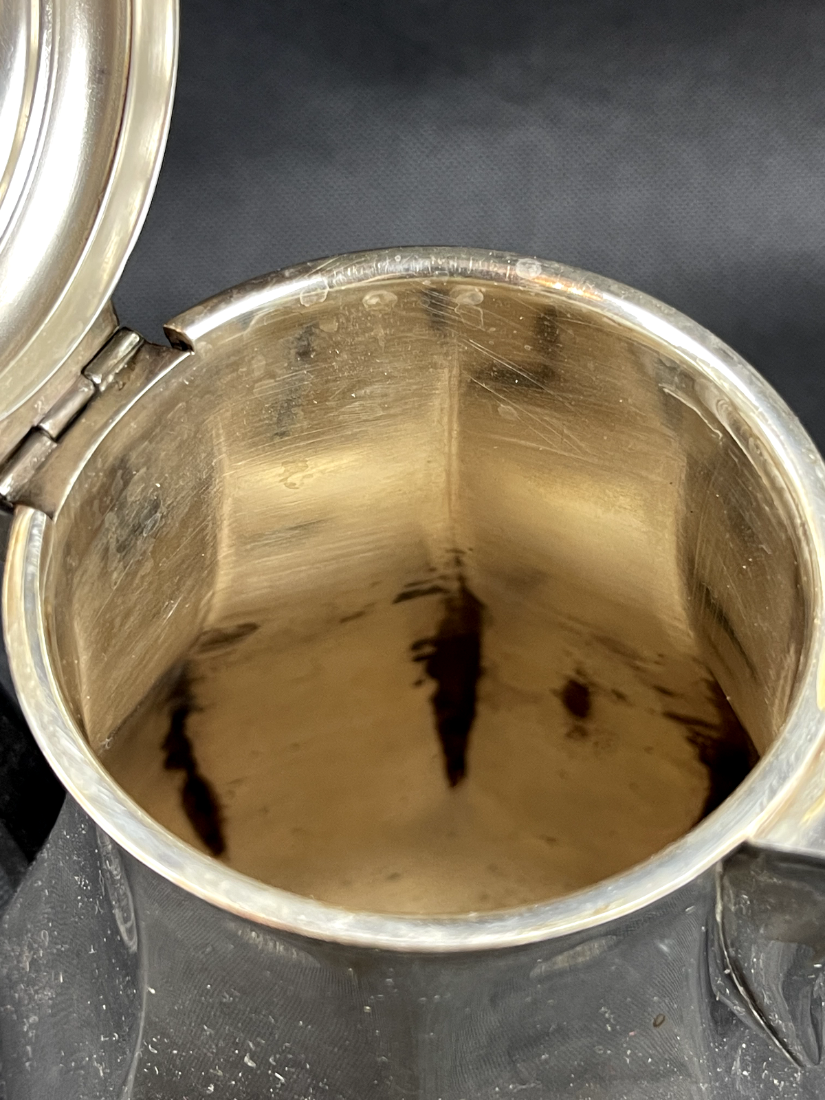 Cafetière en métal argenté