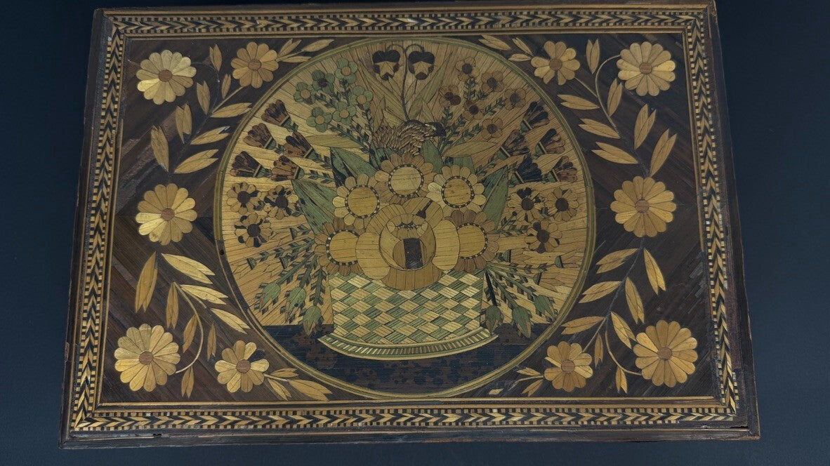 Coffret boîte à couture en marqueterie de paille Fin XVIIIème début XIXème