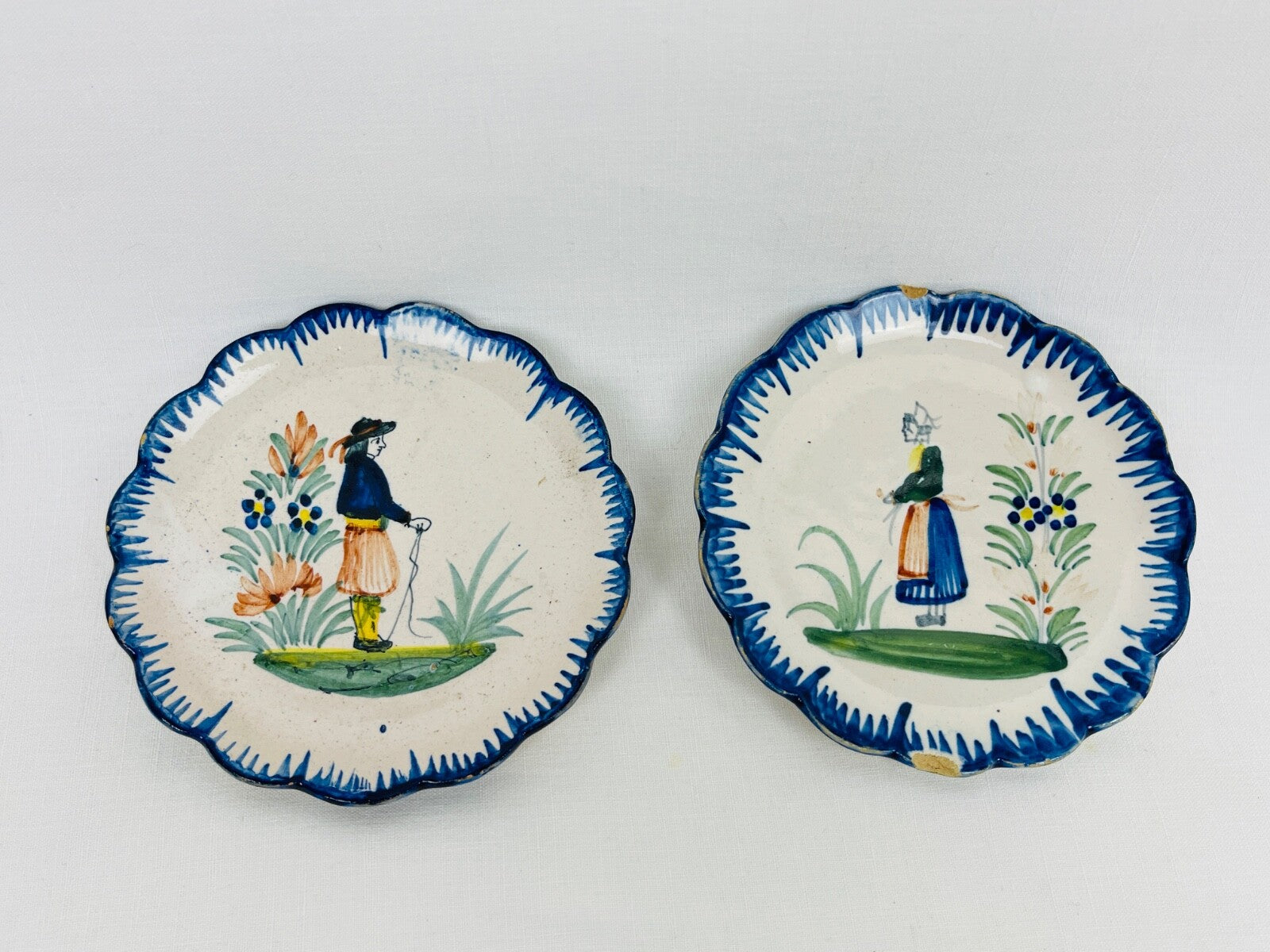 Suite de 6 assiettes miniatures en faïence Henriot Quimper, poupée, beurre