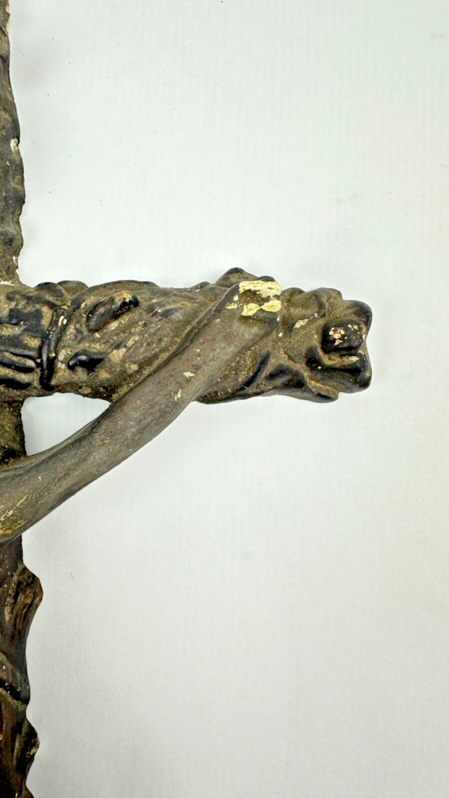 Crucifix Napoléon III en plâtre patine brune