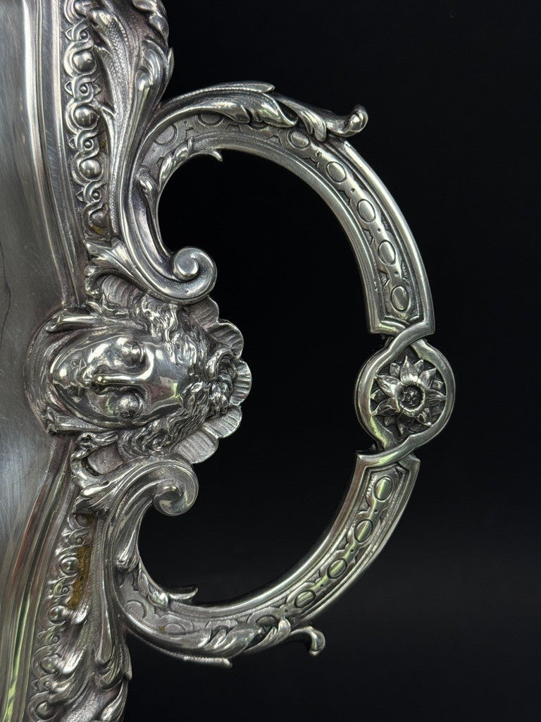 Christofle, important plateau de service en métal argenté décor de mascarons