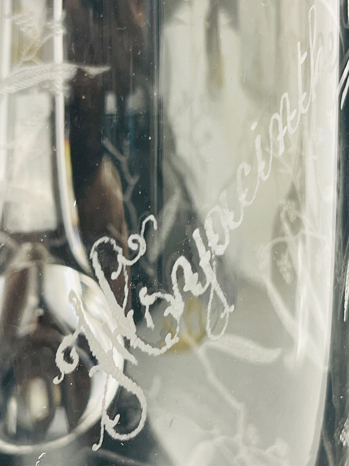 Broc à eau, pichet en cristal gravé Hyacinthe Cayla