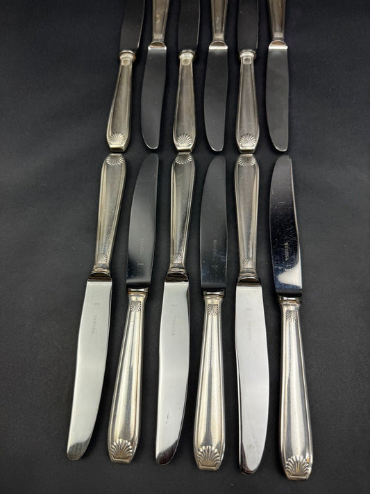 12 couteaux en métal argenté, modèle Coquille – Reneka