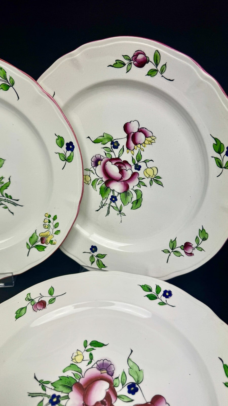 Boch Frères, La Louvière, suite de 6 assiettes plates décor floral