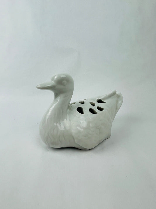 Pique-fleurs en porcelaine blanche en forme de canard