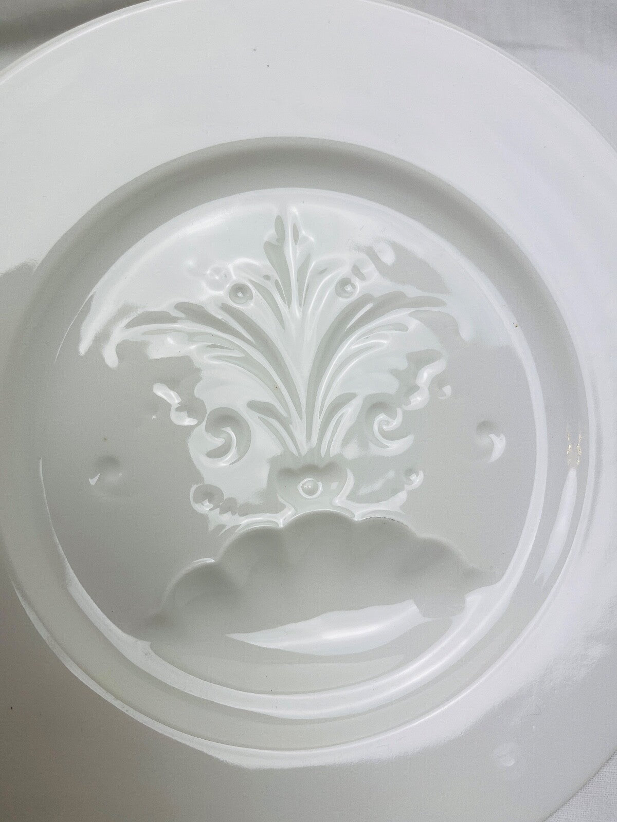 Assiette à asperges en porcelaine de Limoges