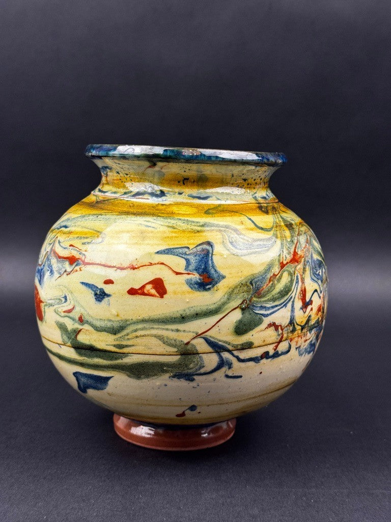 Vase basque en céramique vernissée à décor marbré polychrome