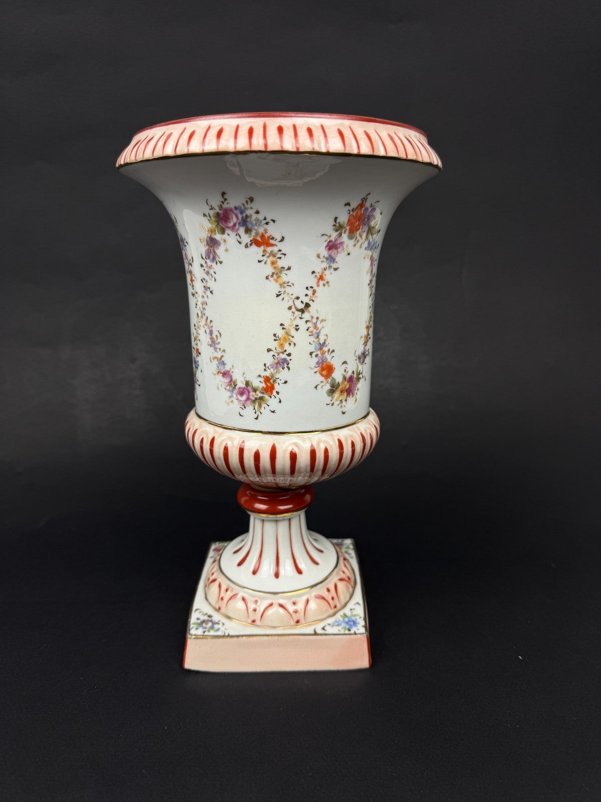 Vase Médicis en porcelaine - France, vers 1890-1910