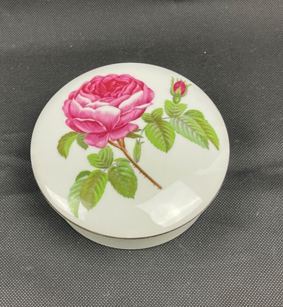 Bonbonnière en porcelaine de Paris