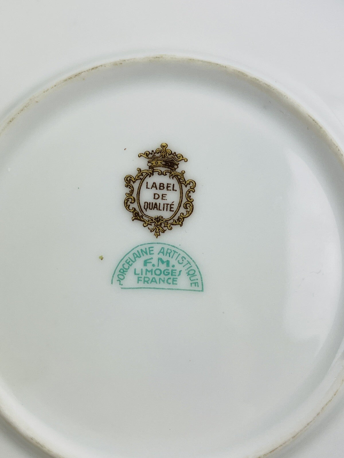 Bonbonnière en porcelaine de Limoges bleu de four et scène galante