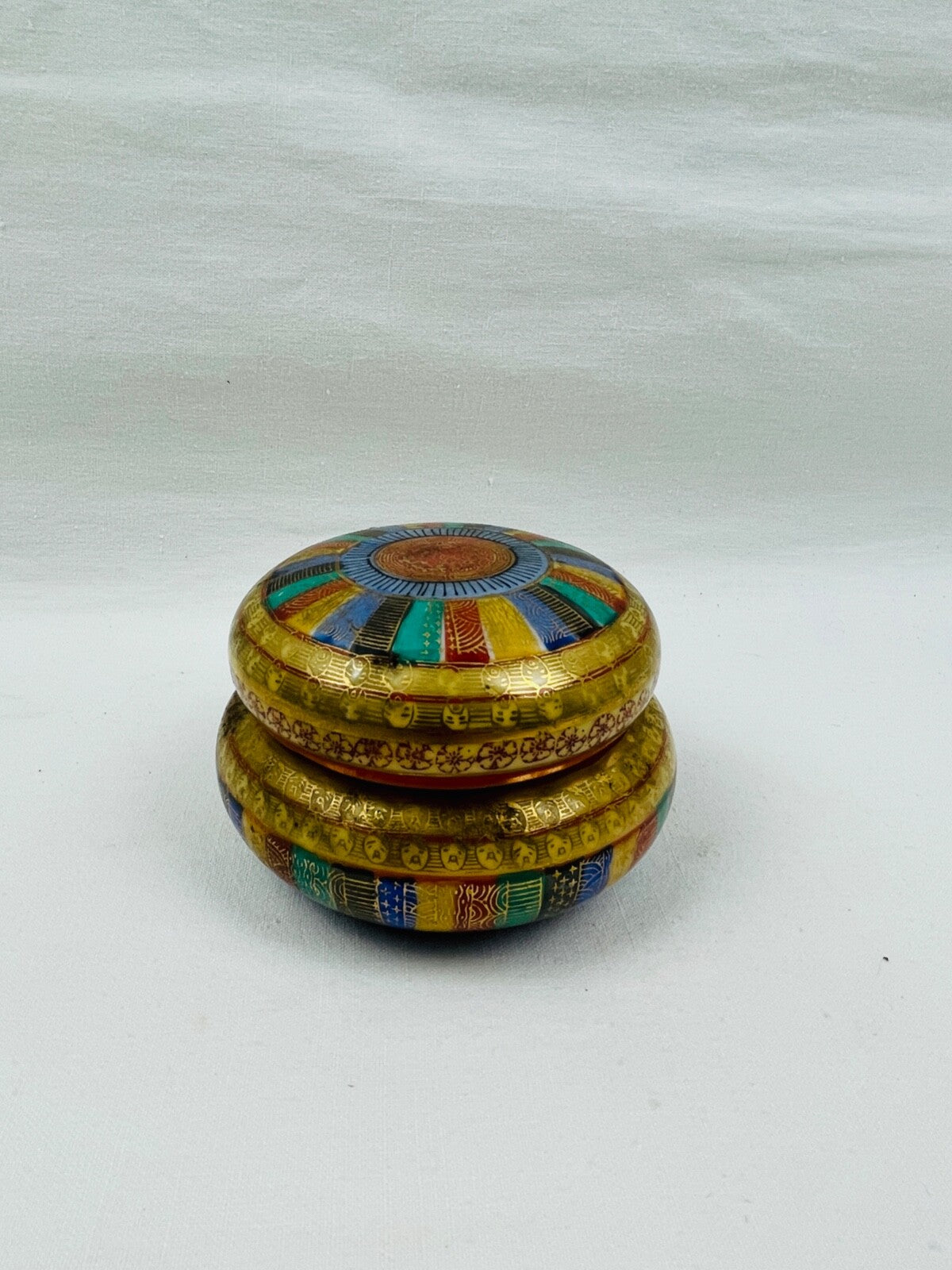 Bonbonnière, pot couvert en porcelaine Satsuma n°1