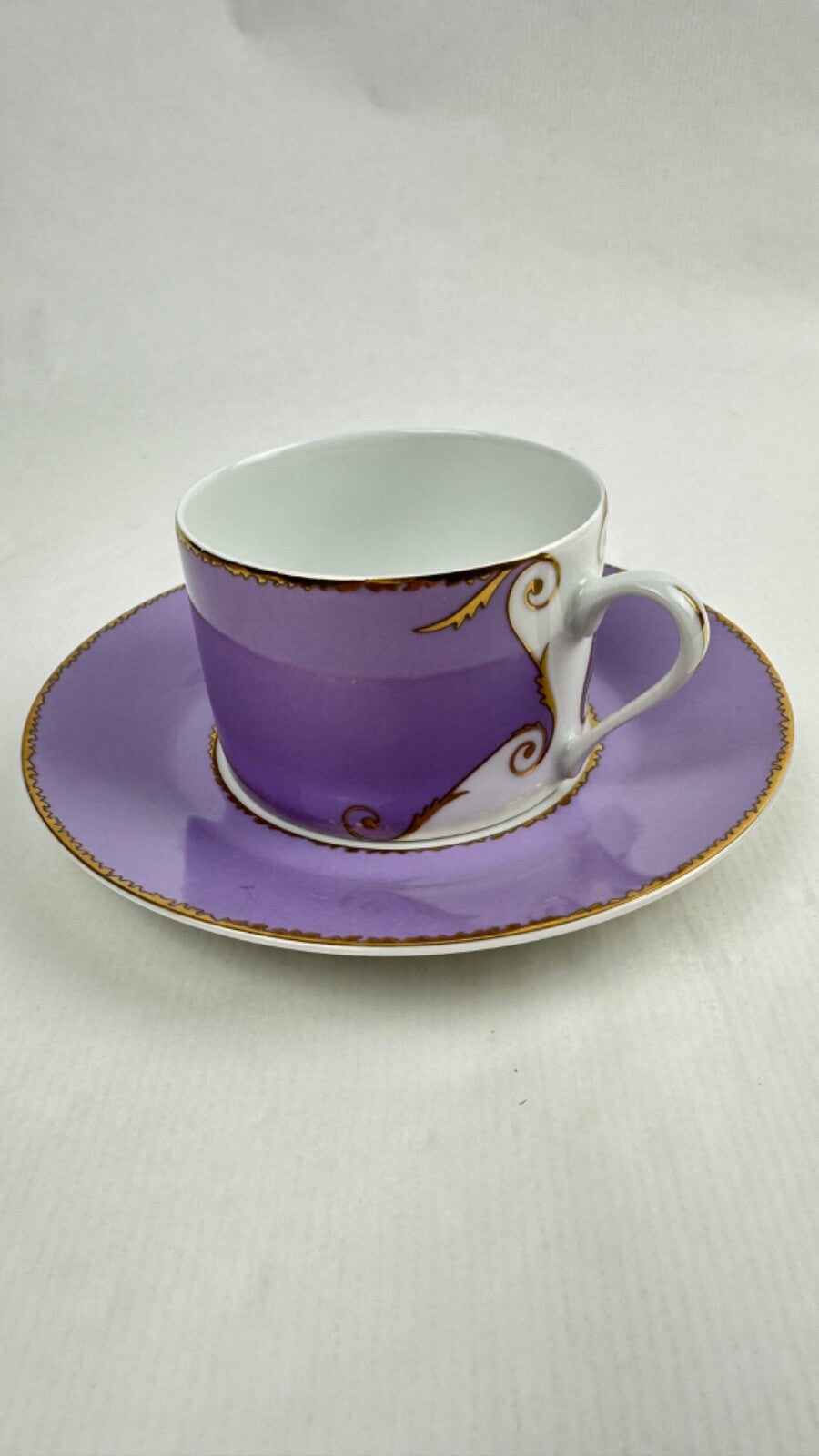Suite de 4 tasses à thé Christian Lacroix modèle Follement