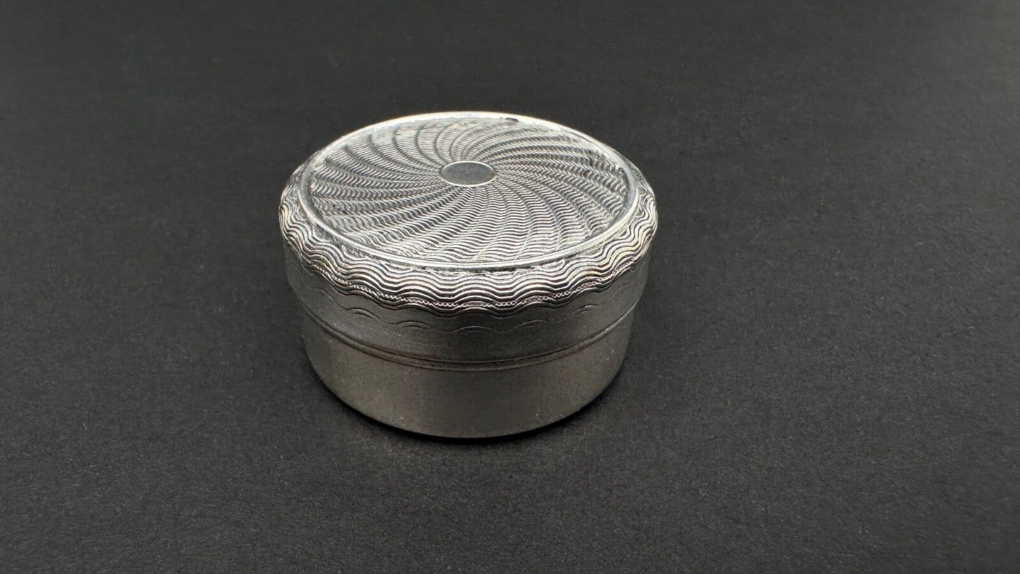 Boite à onguent ou à pilule en métal argenté diamètre 3,5 cm