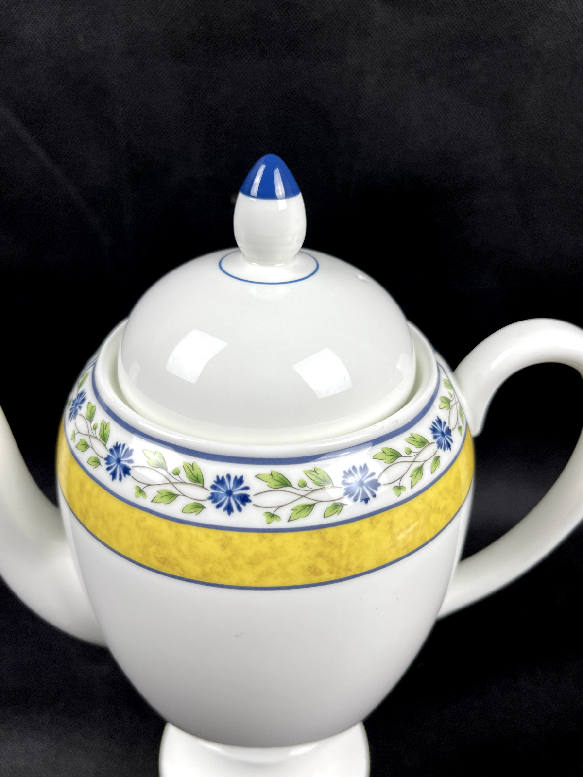 Verseuse , cafetière Wedgwood modèle Mistral, neuve