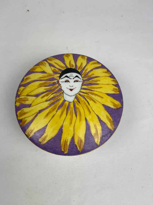 Délicate bonbonnière en porcelaine de Limoges PERLAM au Pierrot rieur
