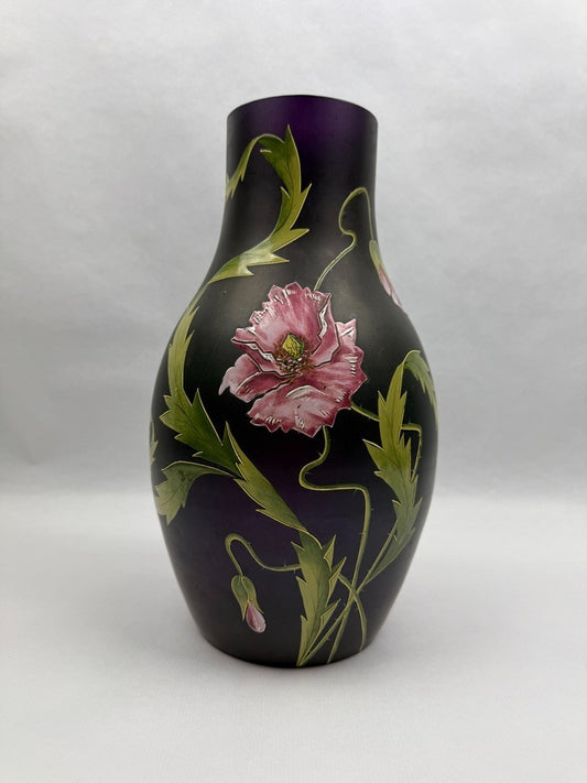 Vase Art Nouveau en verre émaillé violet décor de pavots, Poschinger vers 1900