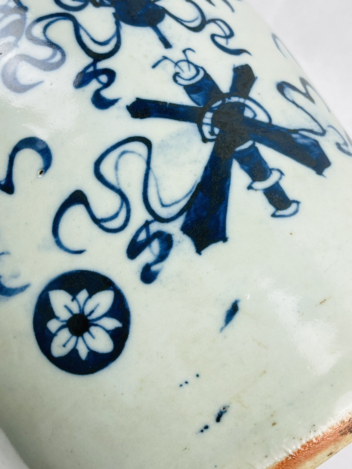Paire de vases balustres en porcelaine de Chine, dynastie Qing