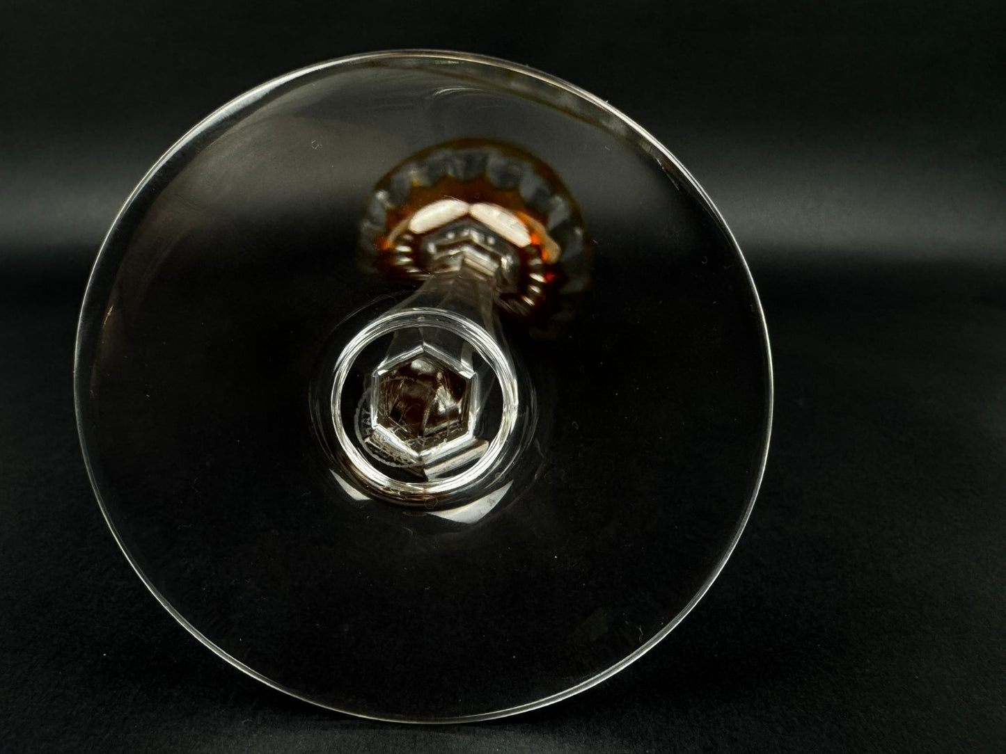 Verre à vin Baccarat – Modèle Cassino – Cristal ambre doublé taillé – 19 cm