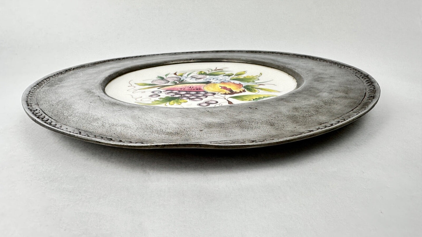 Assiette murale décorative faïence et étain aux fruits