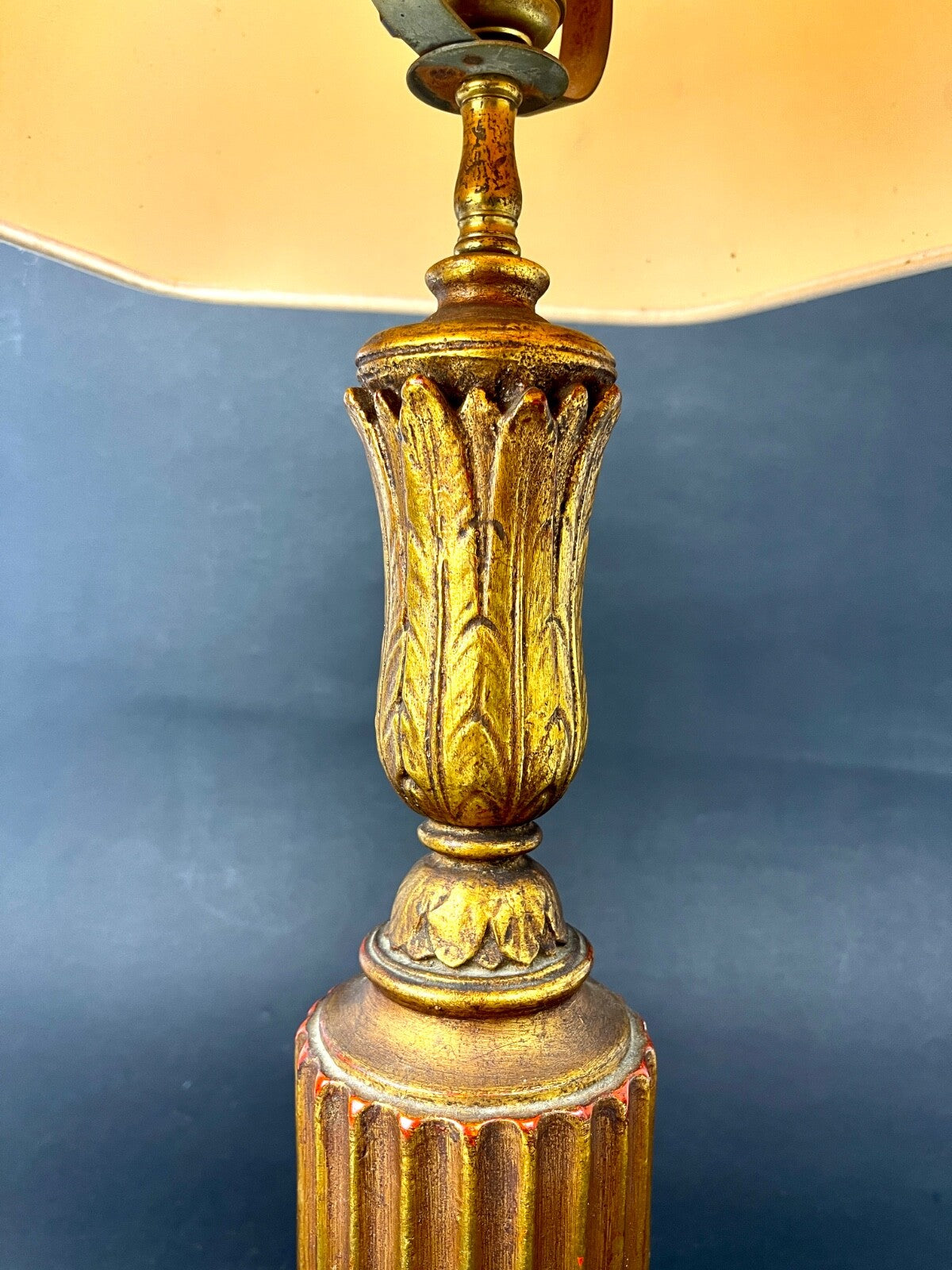 Pied De Lampe En Bois Doré De Forme Colonne