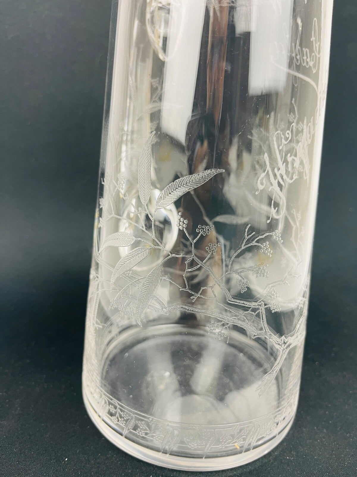 Broc à eau, pichet en cristal gravé Hyacinthe Cayla