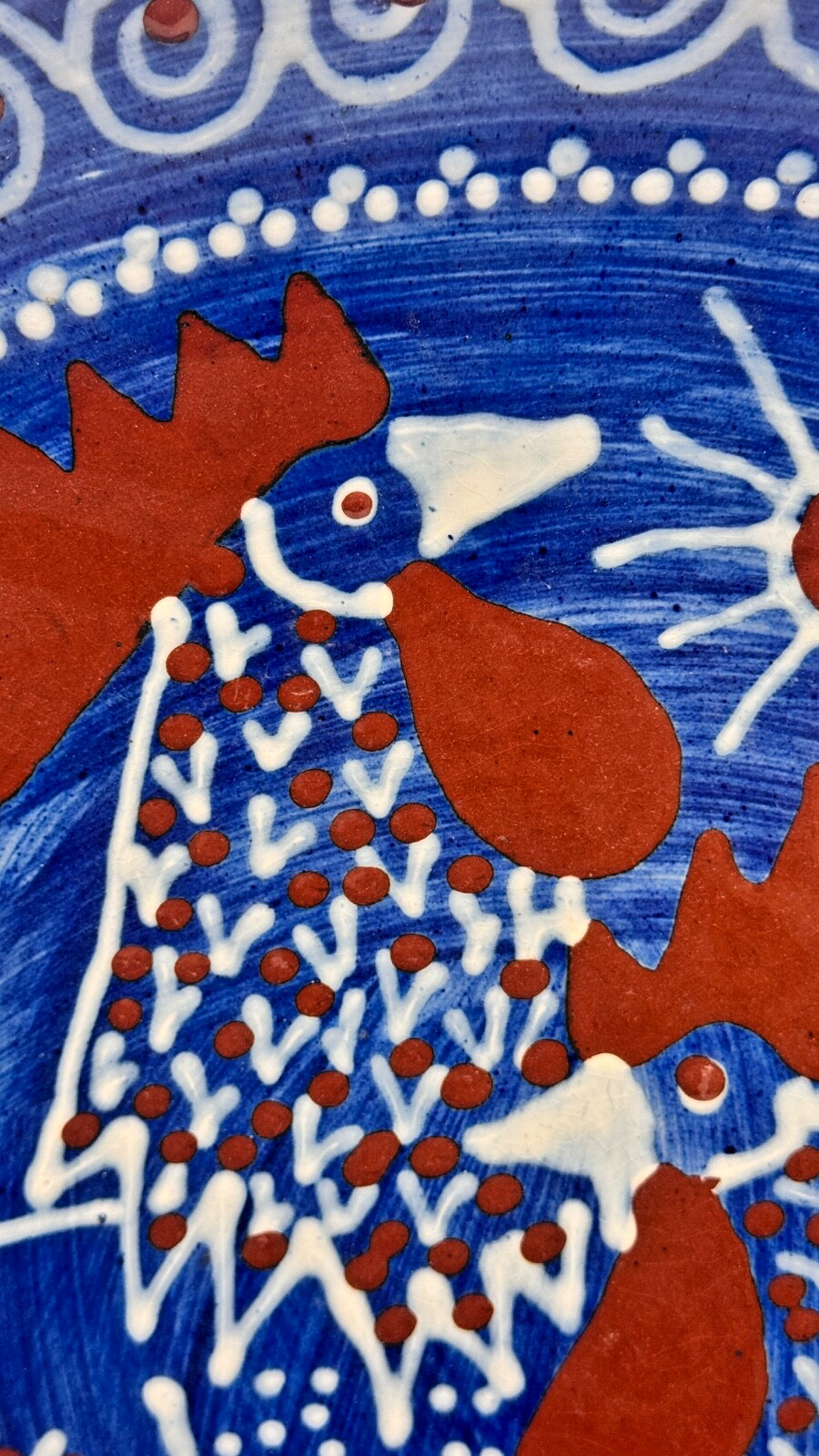 Grand plat en céramique aux coqs par Svend P. Jørgensen 1966 Ravnild Danmark