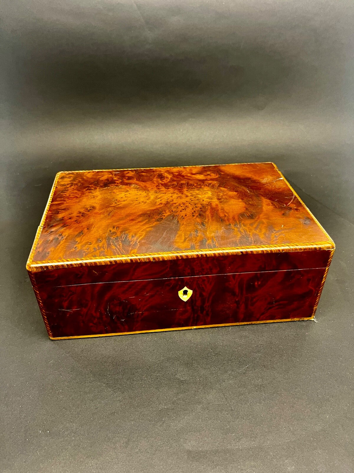 Coffret, Boîte à Couture En Loupe Et Marqueterie