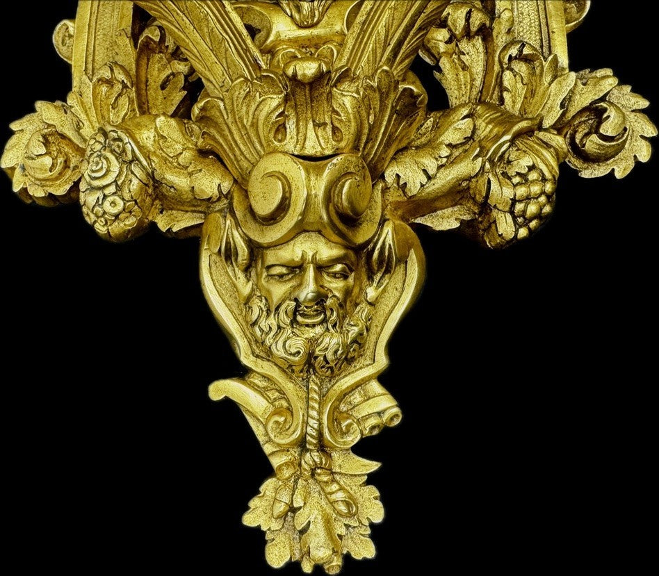 Paire d’importantes appliques en bronze doré, style Louis XVI, époque XIXe